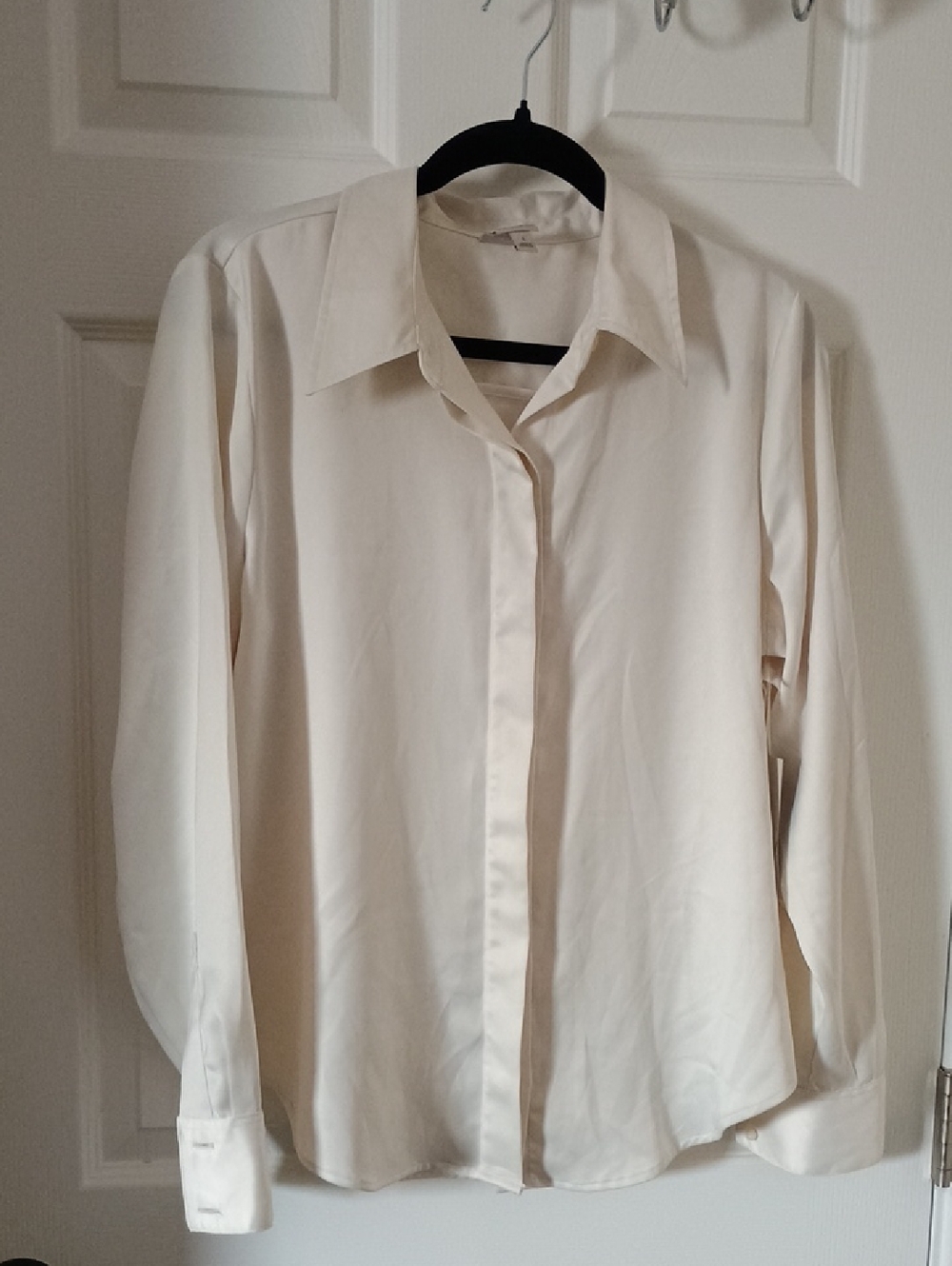 NWT Satin Off White Sleek Classic Women's Cream Button-Up Dress Shirt Blouse Top